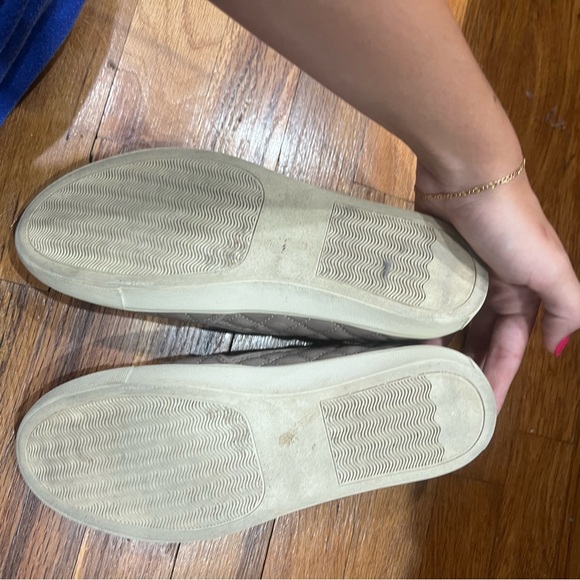 Steve Madden Taupe Grey Cushion Slip On Shoes - Picture 3 of 4